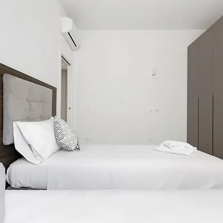 Le Dodici Porte - Porta Galliera 1 By District Daire *